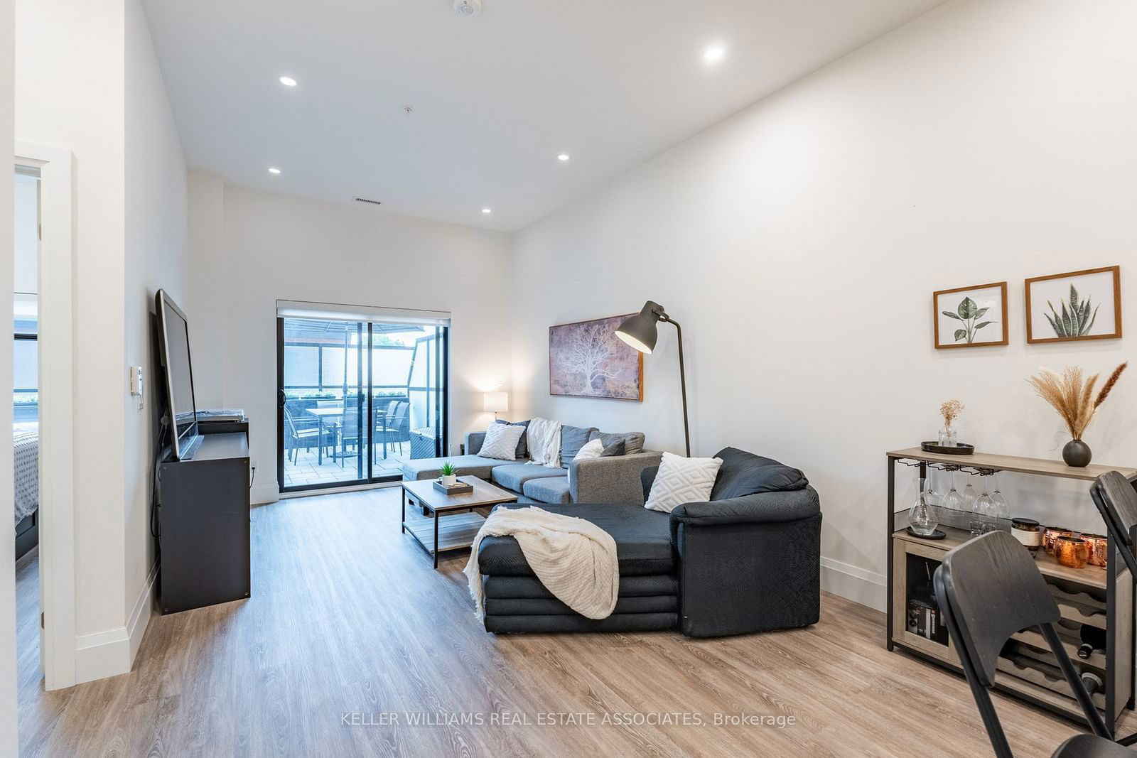 30 Hamilton St S, unit 109 for sale - image #8