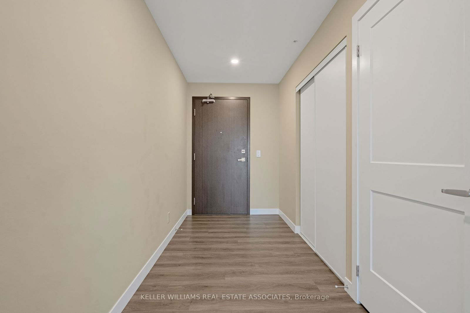 15 Queen St S, unit 1814 for sale