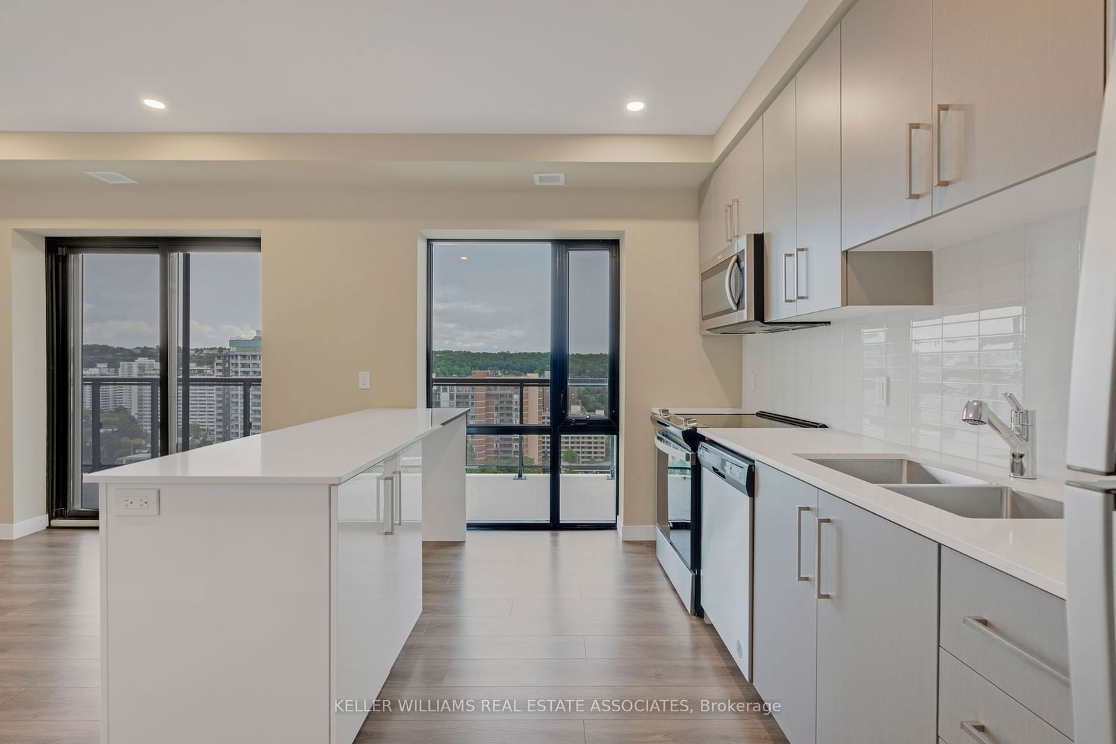 15 Queen St S, unit 1814 for sale - image #6