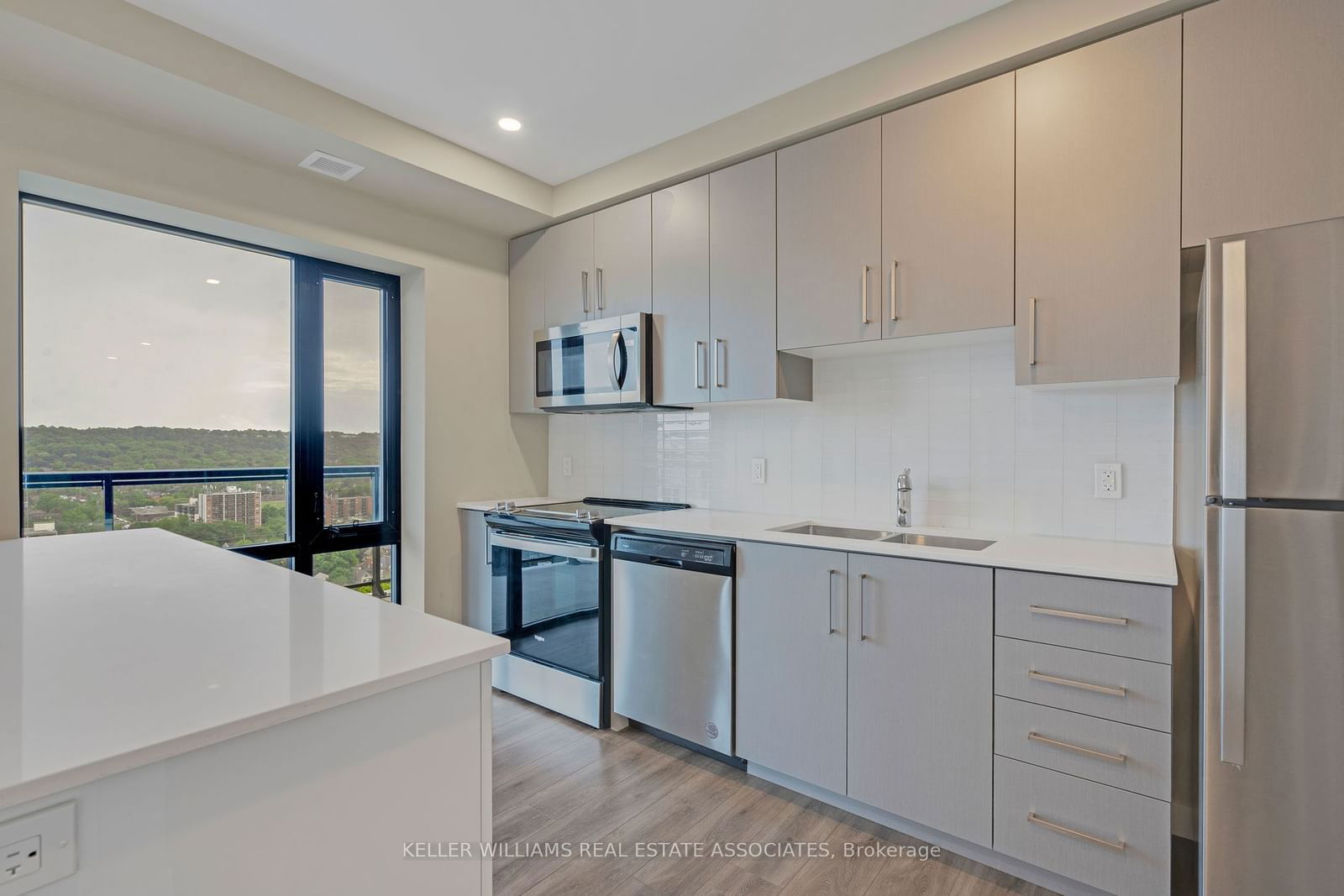 15 Queen St S, unit 1814 for sale - image #7