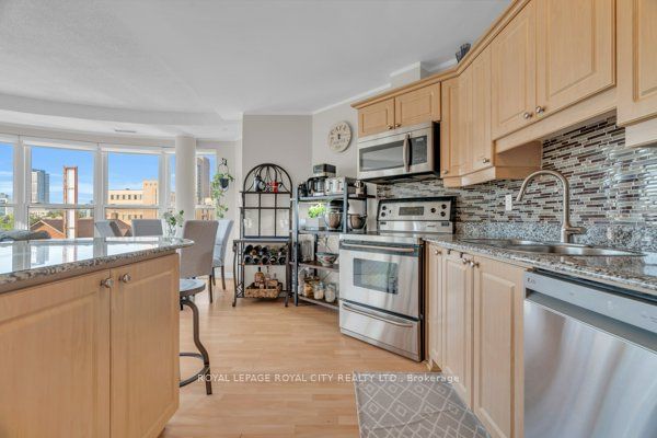 135 James St S, unit 614 for sale