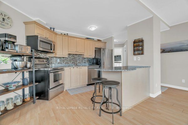 135 James St S, unit 614 for sale