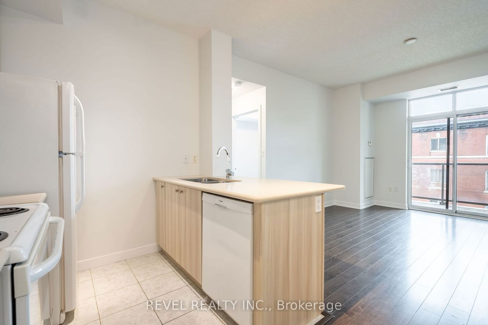 90 Charlton Ave W, unit 308 for sale - image #11