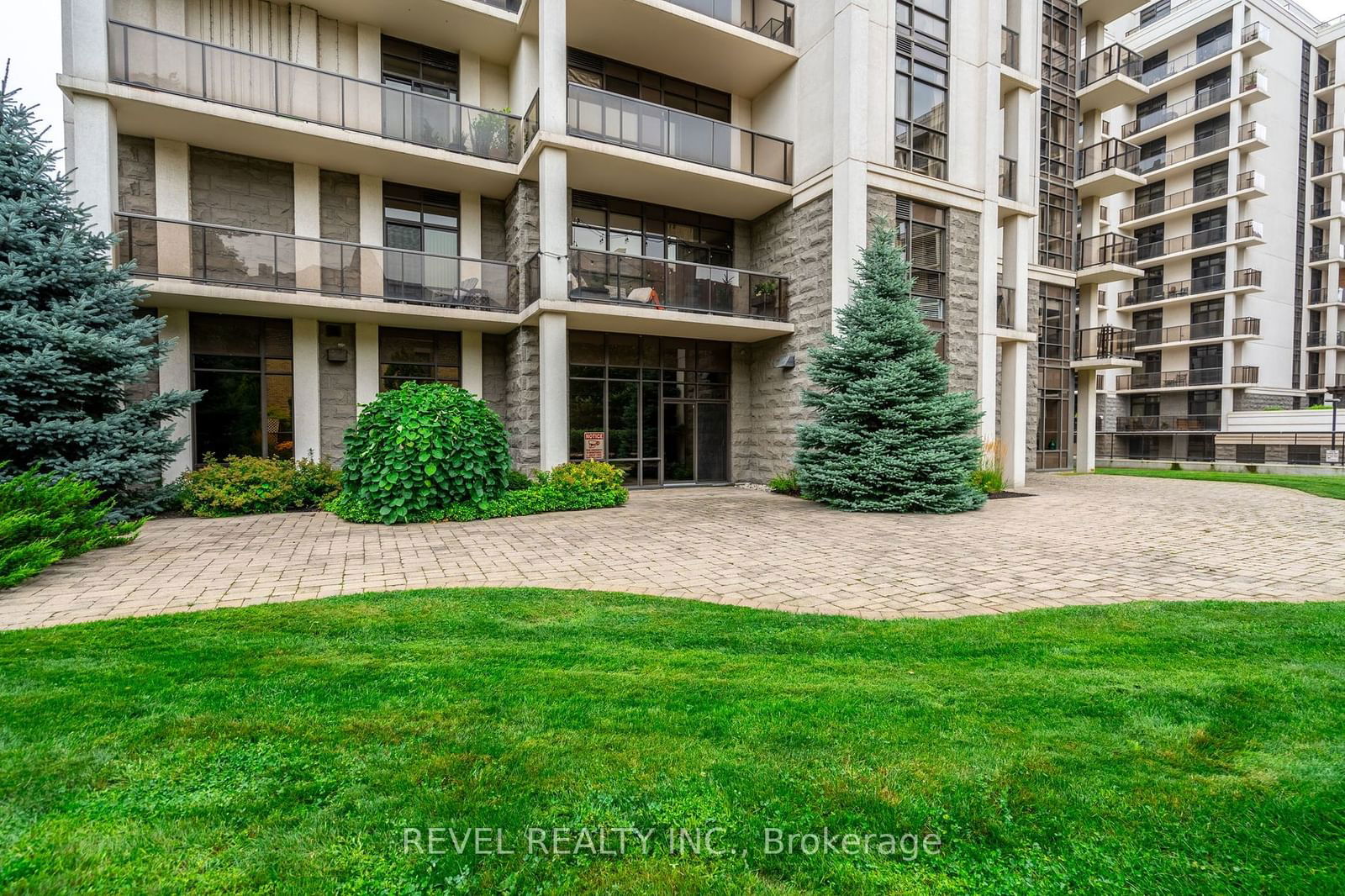 90 Charlton Ave W, unit 308 for sale - image #32