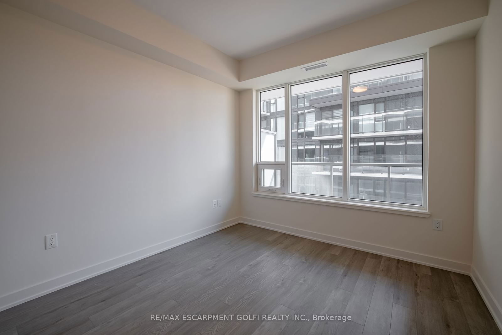 212 King William St, unit 815 for sale