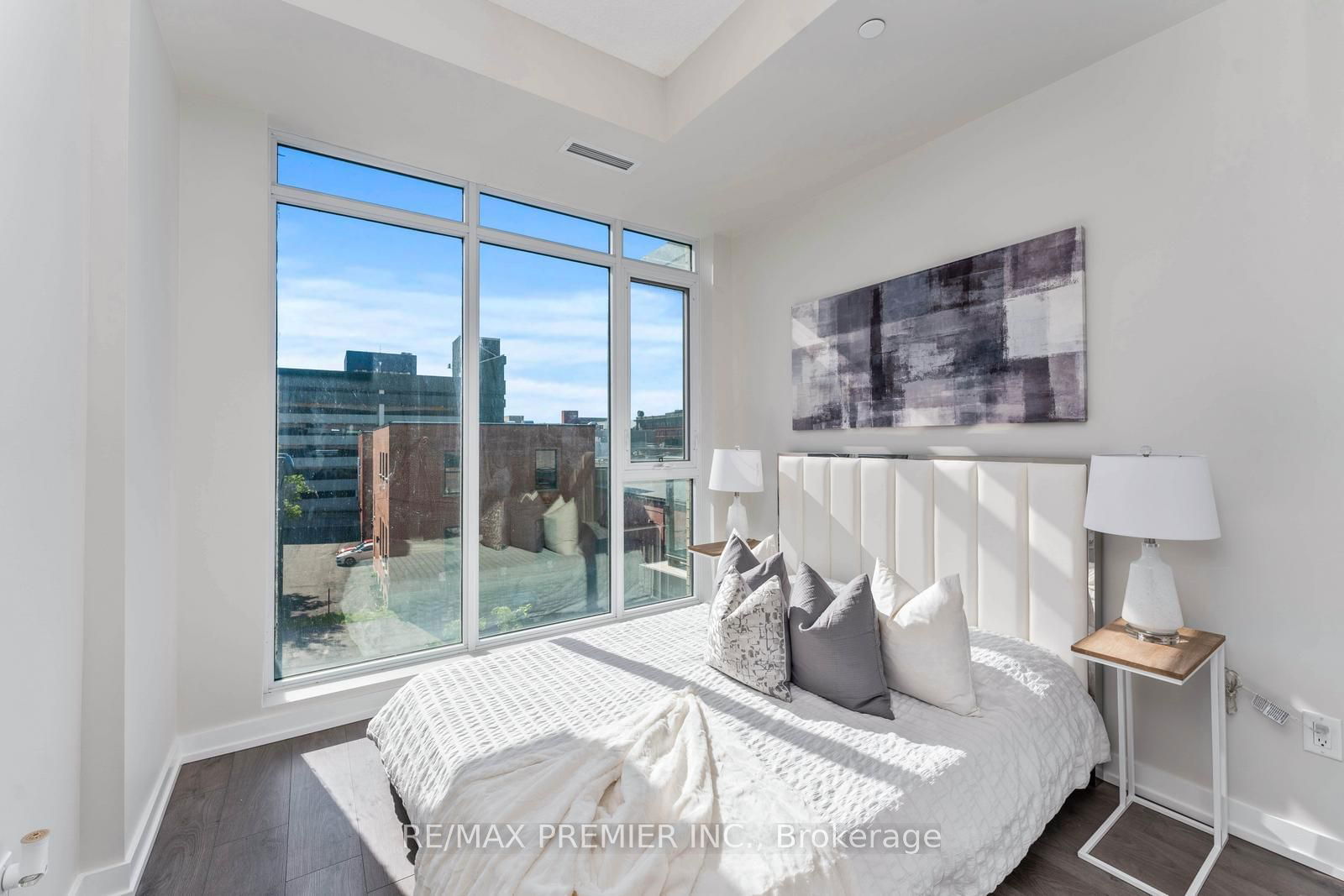 55 Duke St W, unit 207 for rent