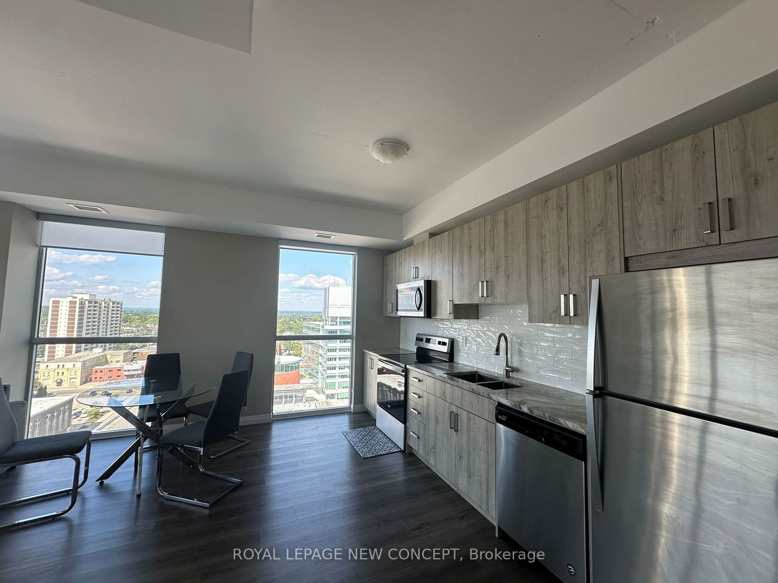 60 Charles St W, unit 1510 for sale