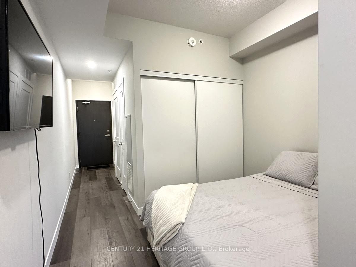 15 Queen St S, unit 2103 for rent