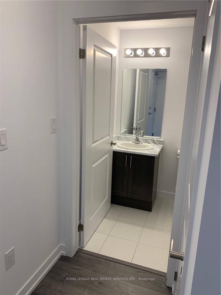 460 Dundas St E, unit 318 for rent