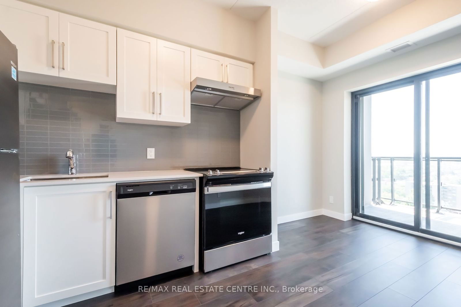 15 Queen St S, unit 1503 for rent