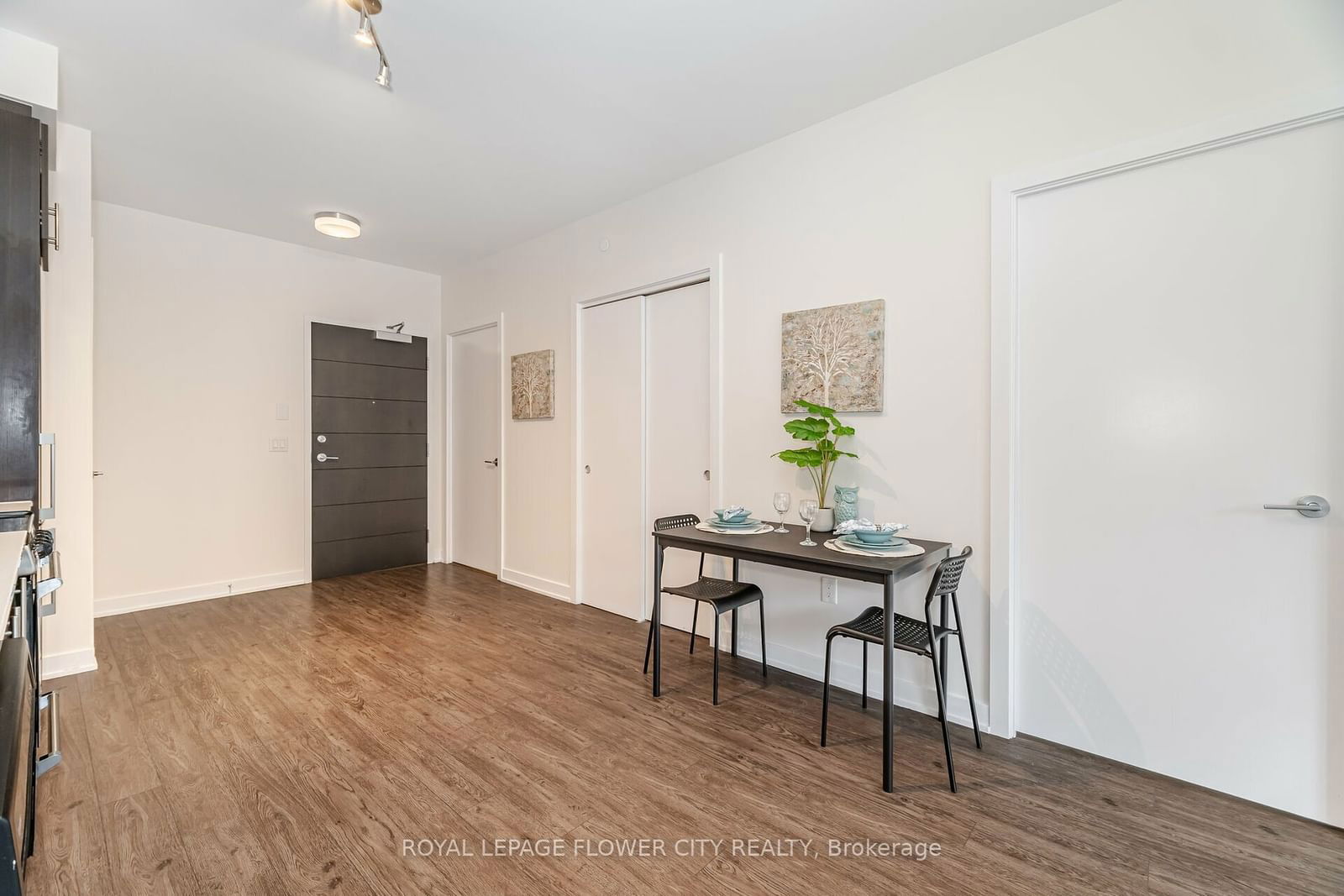 212 King William St, unit 604 for sale