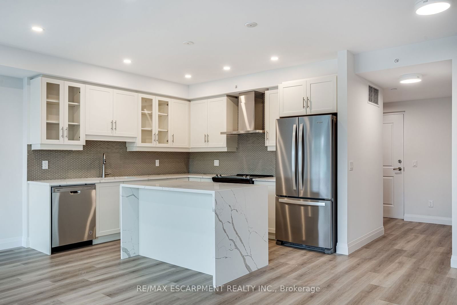 153 Wilson St W, unit 307 for rent