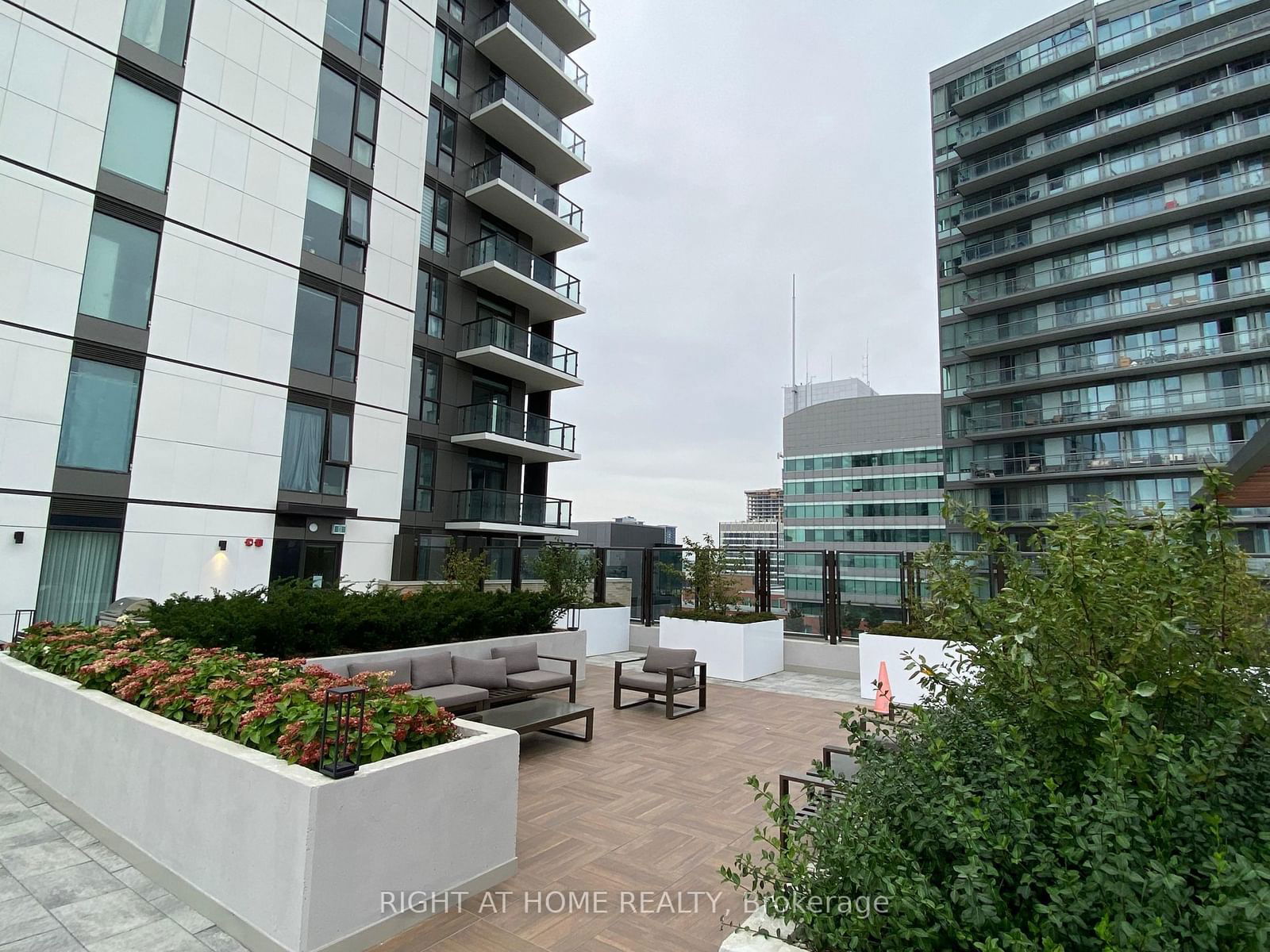 55 Duke St W, unit 1110 for sale