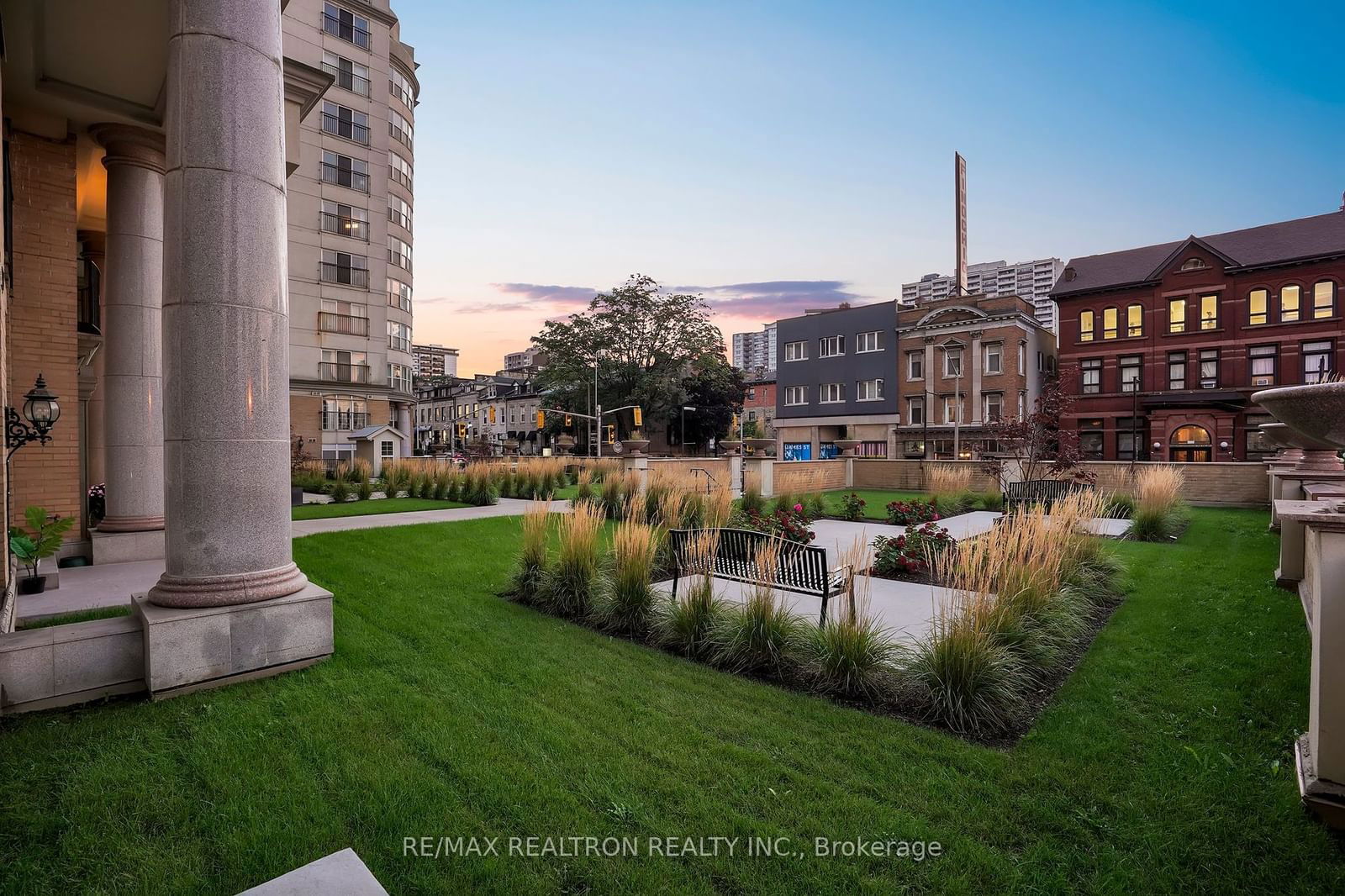 Chateau Royale Condos, Hamilton, Toronto