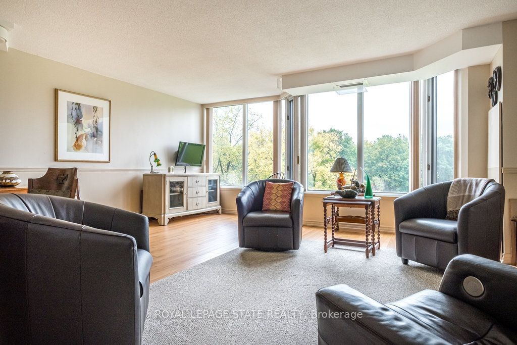 180 Limeridge Rd W, unit 301 for sale