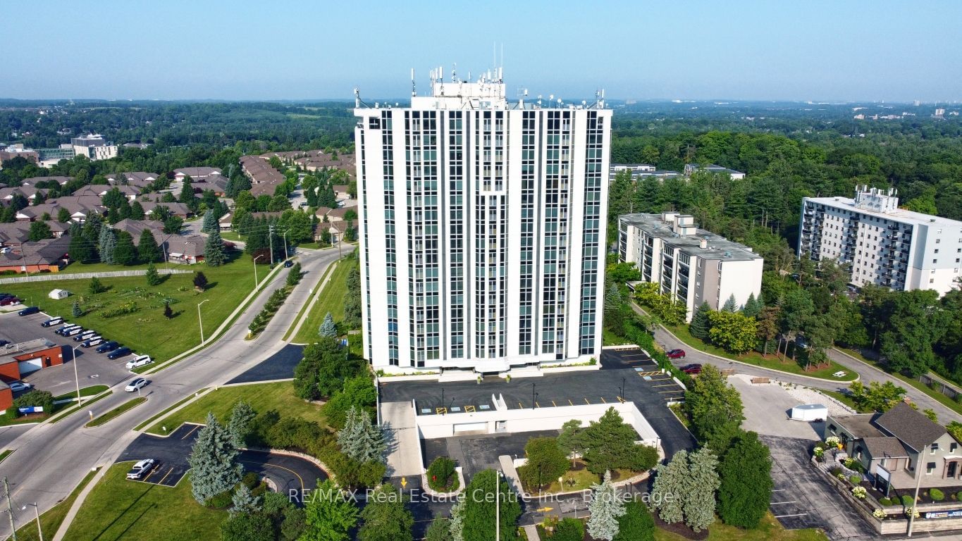 190 Hespeler Rd, unit 1706 for sale