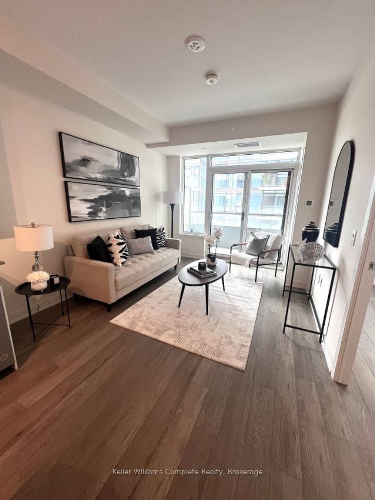 212 King William St, unit 807 for sale