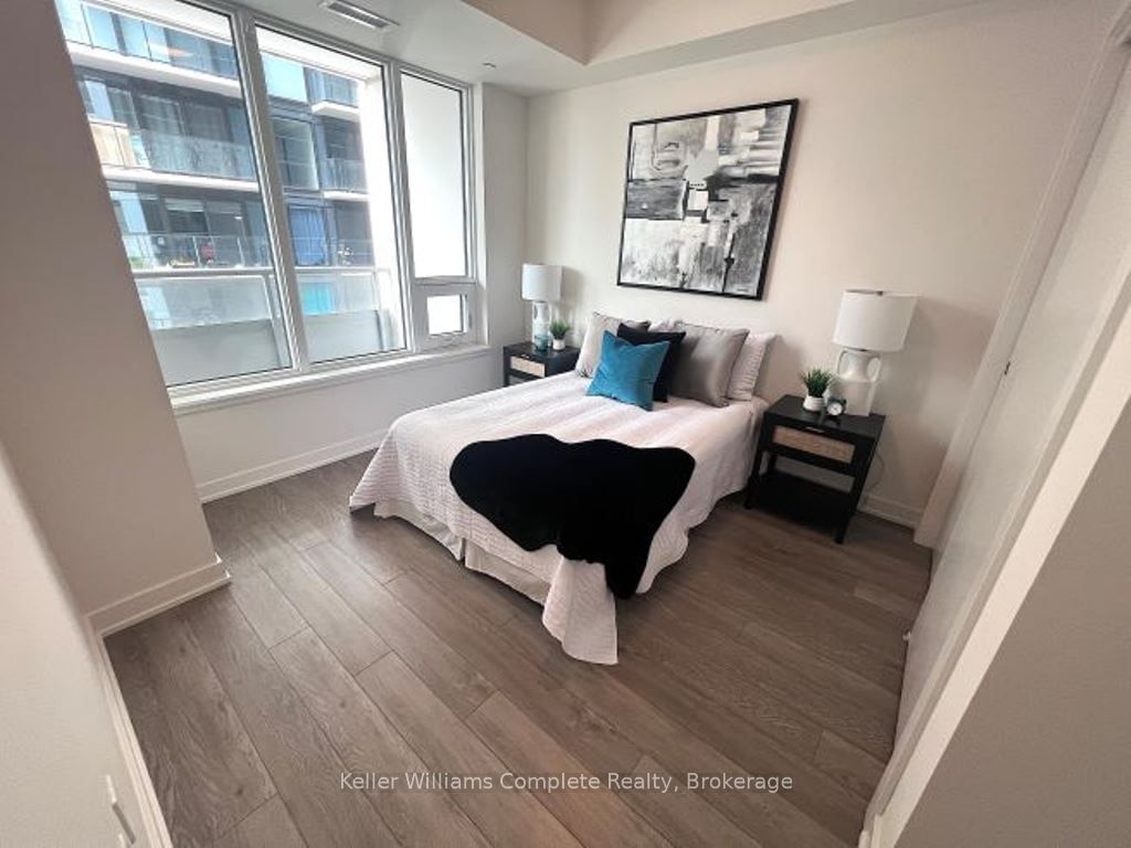 212 King William St, unit 807 for sale