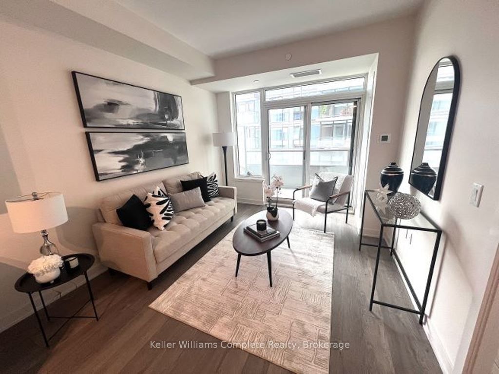 212 King William St, unit 807 for sale