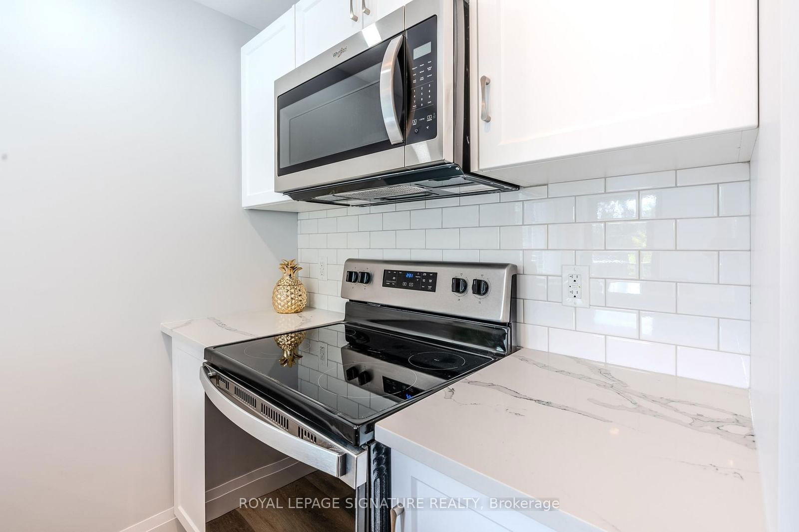 153 Wilson St W, unit 301 for rent