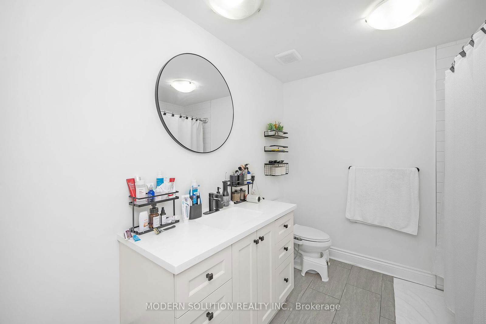 135 James St S, unit 205 for sale