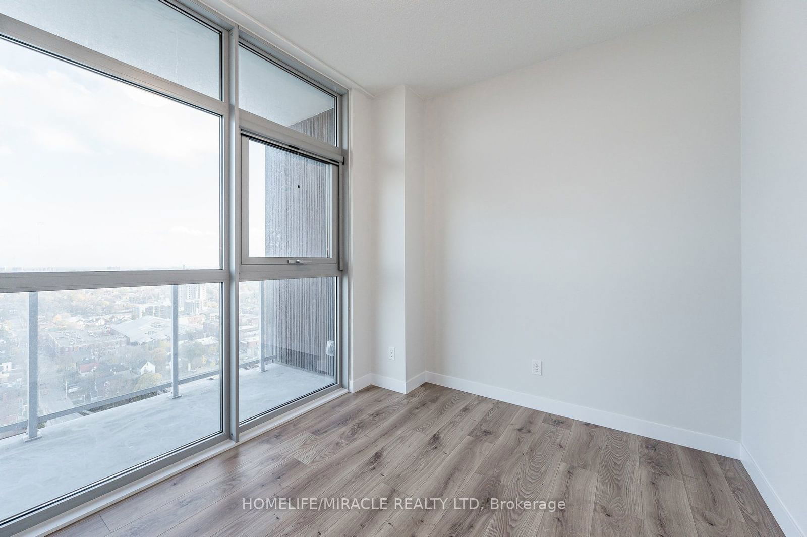 32 Duke St, unit 2509 for rent