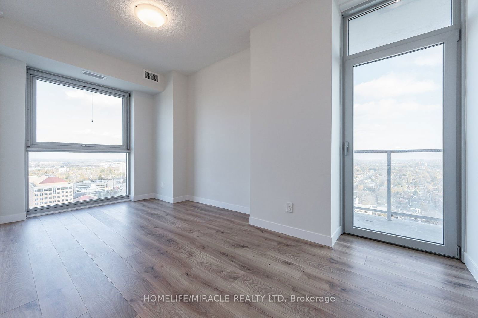 32 Duke St, unit 2509 for rent