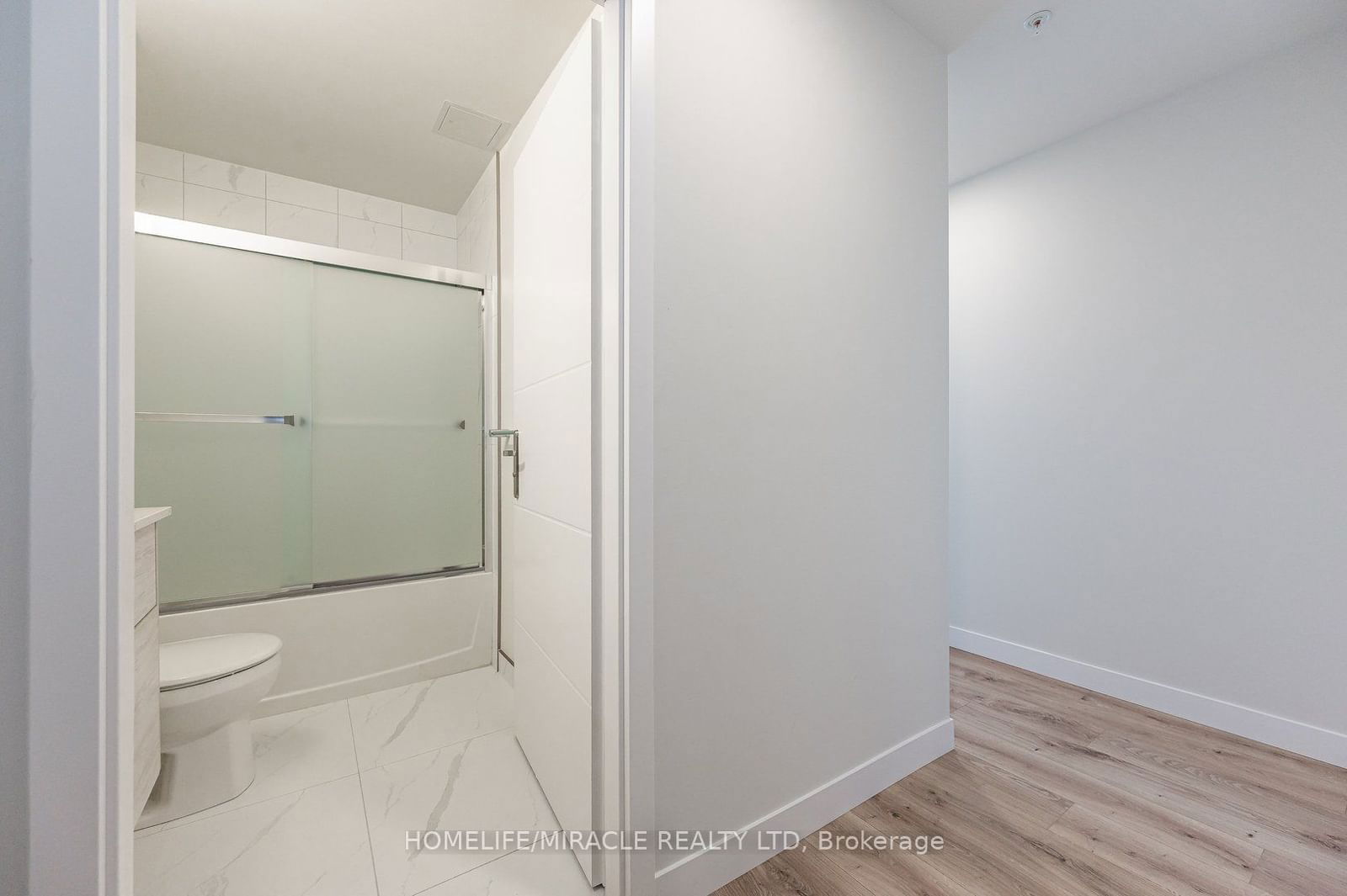 32 Duke St, unit 2509 for rent