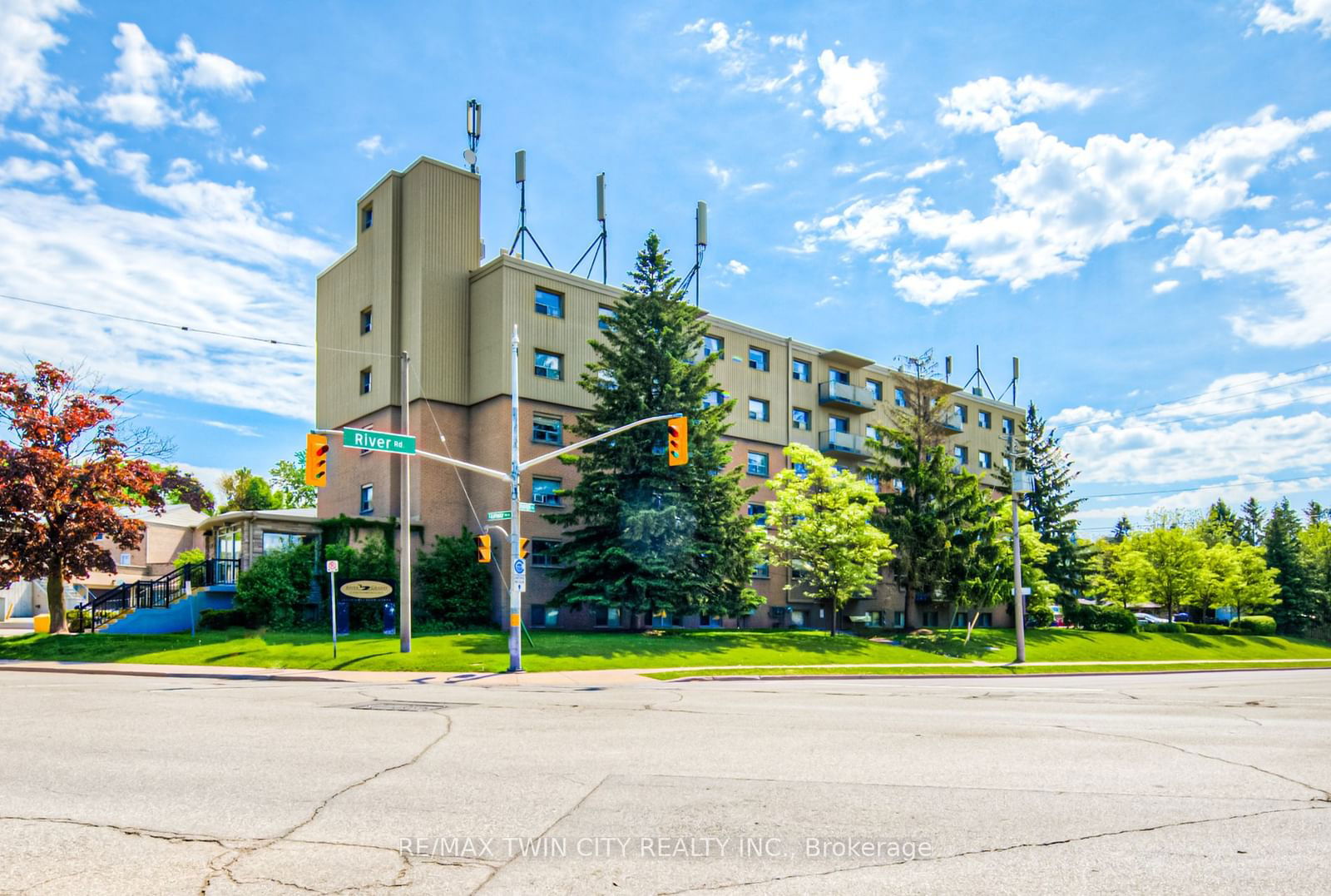 283 Fairway Rd, unit 201 for sale