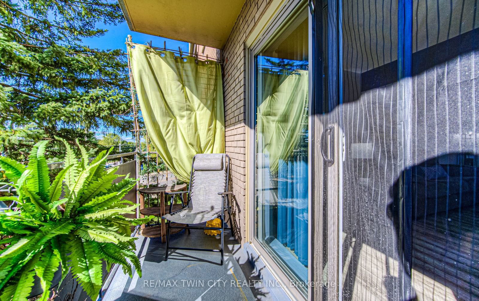 283 Fairway Rd, unit 201 for sale