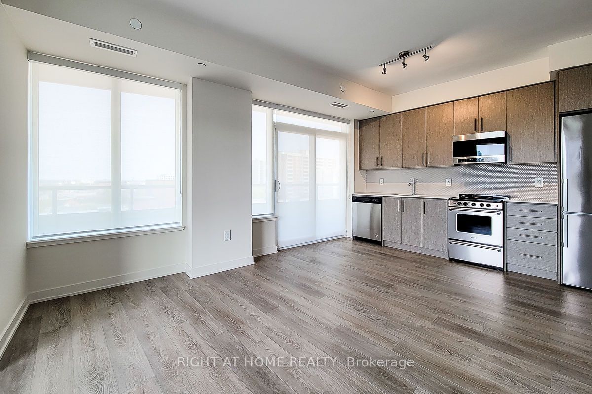 212 King William St, unit 817 for sale