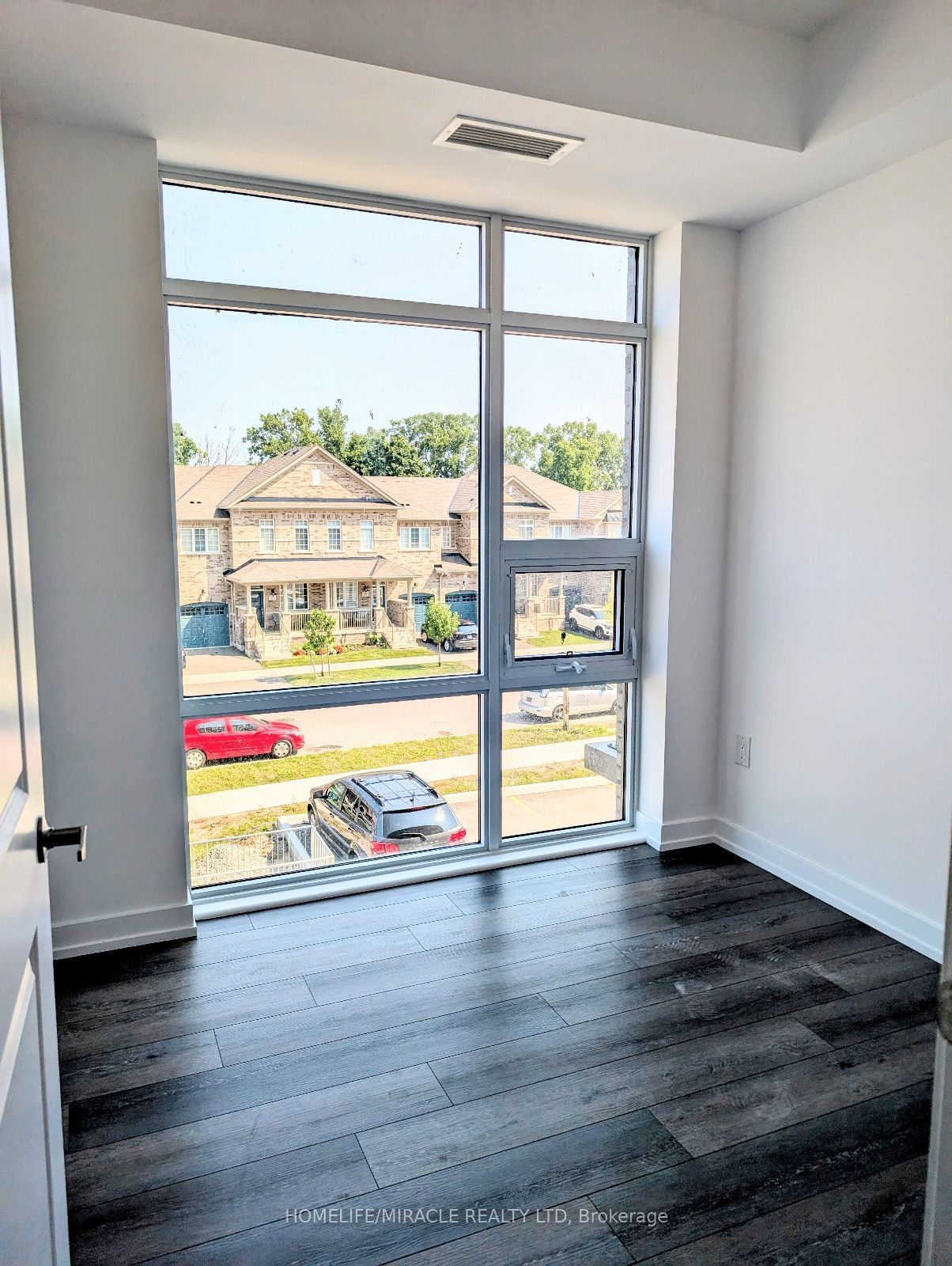 270 Dundas St, unit 219 for rent