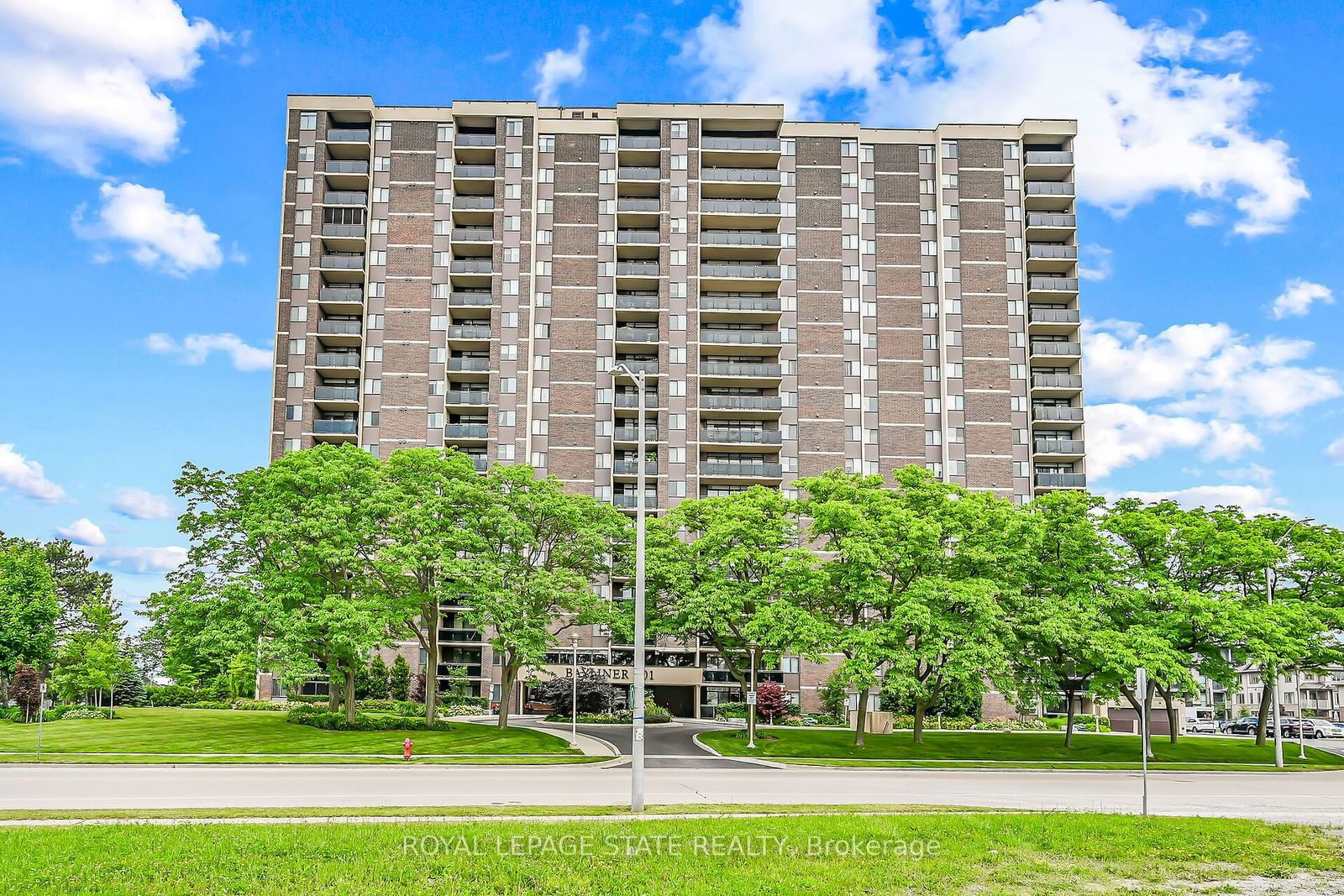 Bayliner 301 Condos, Hamilton, Toronto