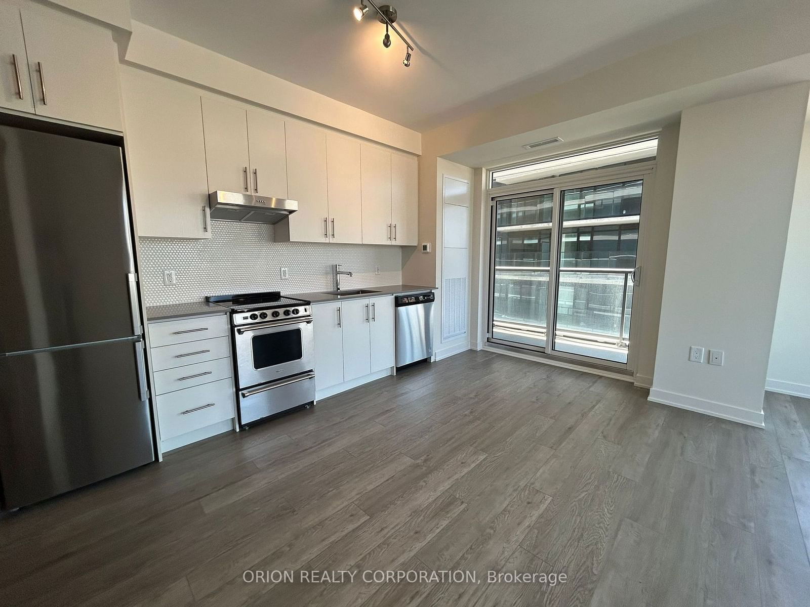 212 King William St, unit 715 for rent