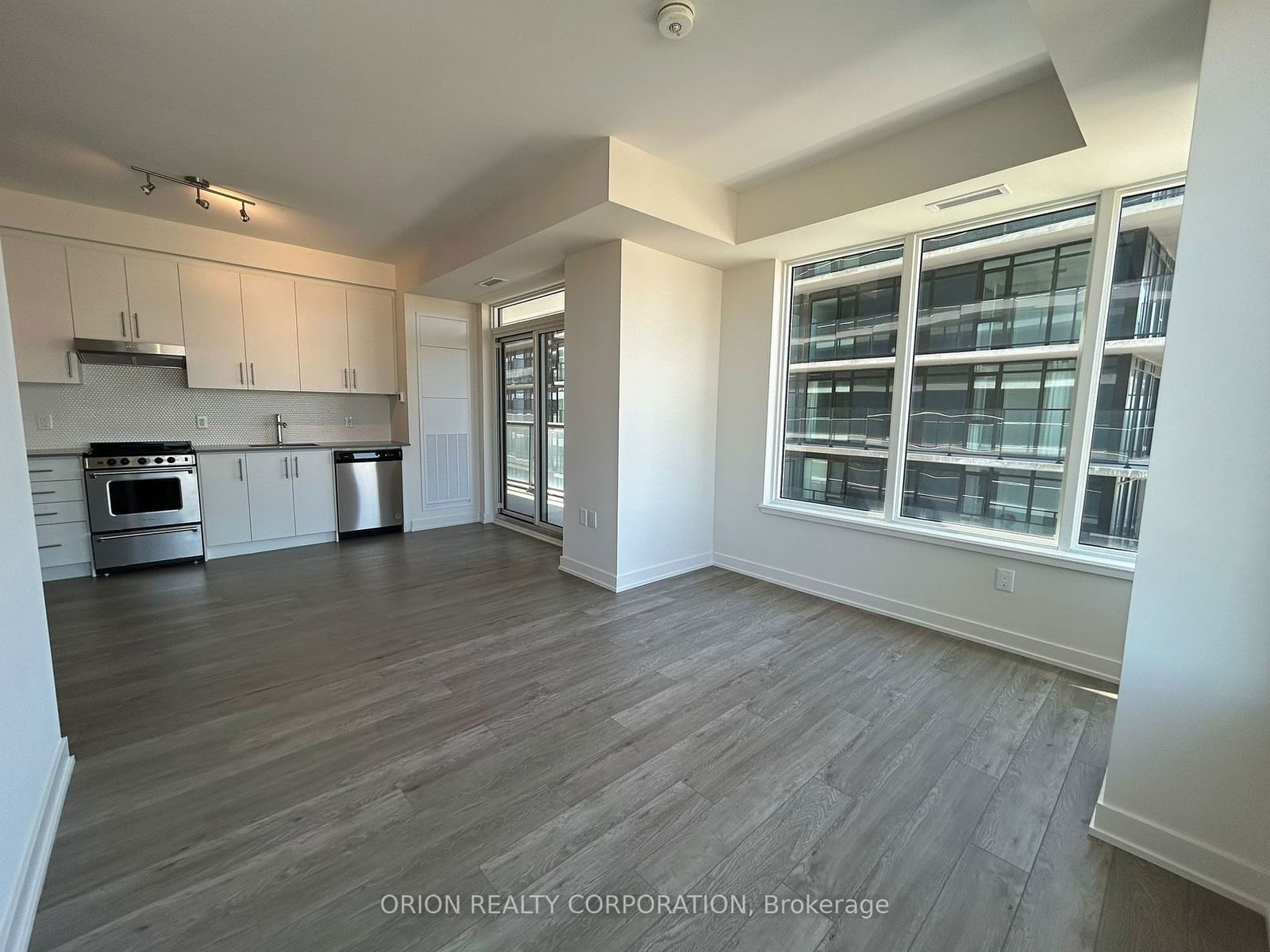 212 King William St, unit 715 for rent