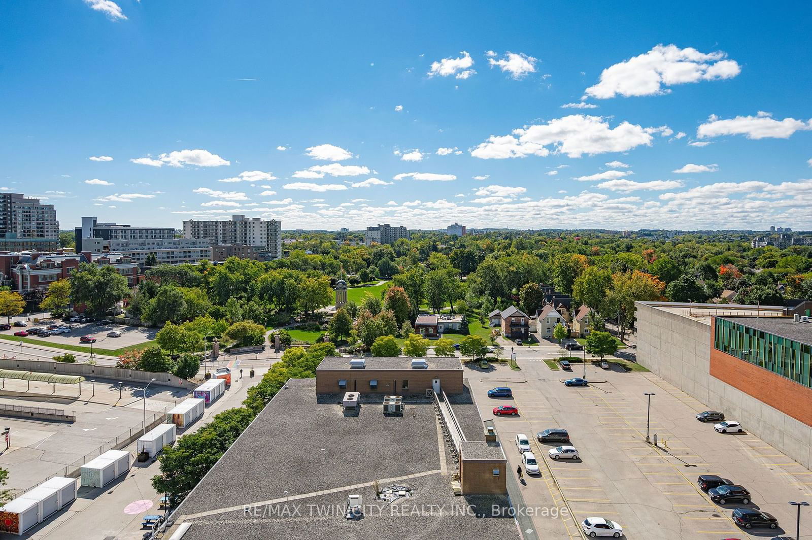 60 Charles St W, unit 807 for sale