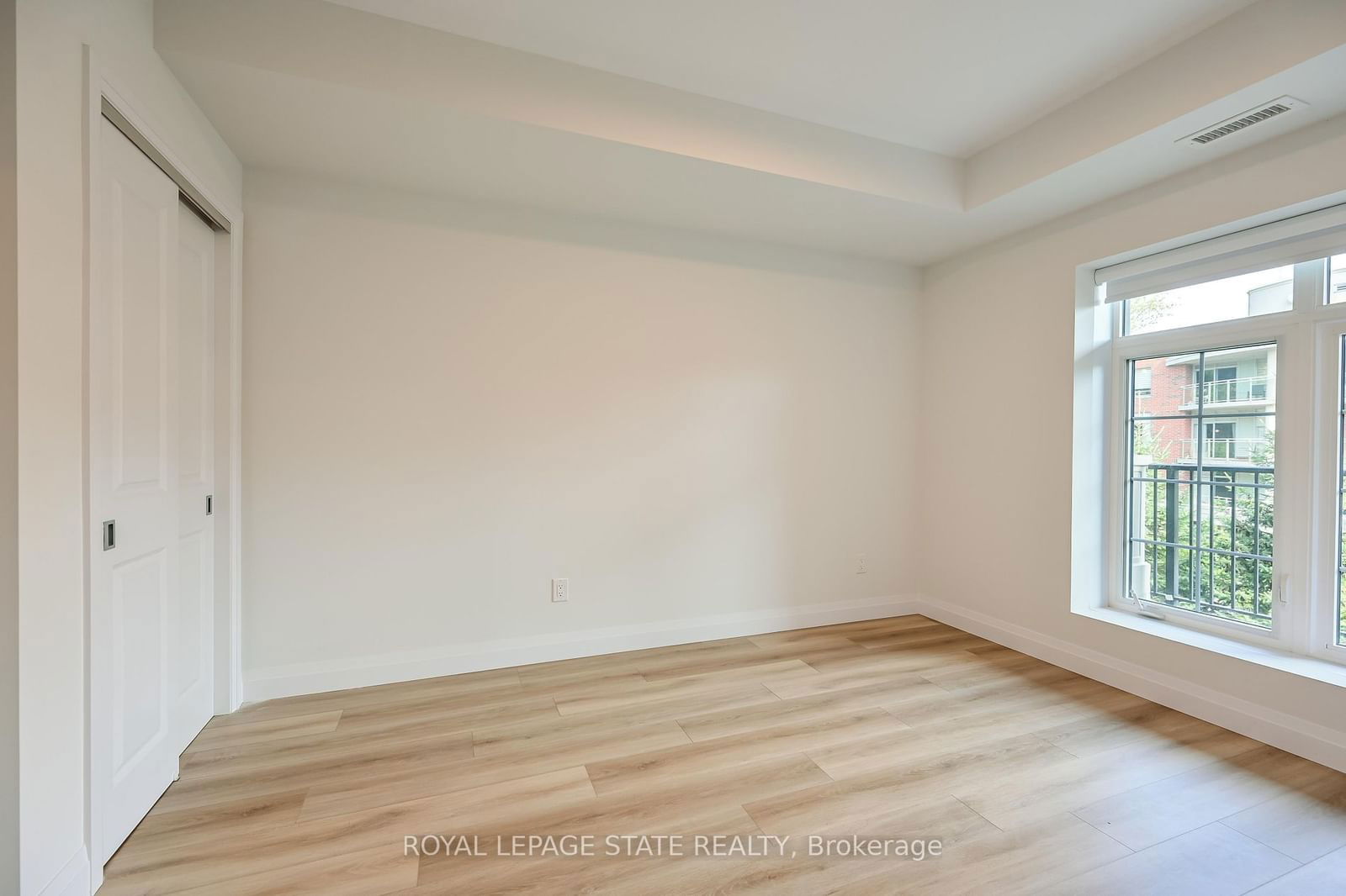 153 Wilson St W, unit 310 for rent