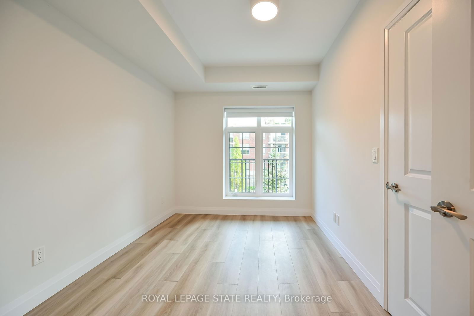 153 Wilson St W, unit 310 for rent