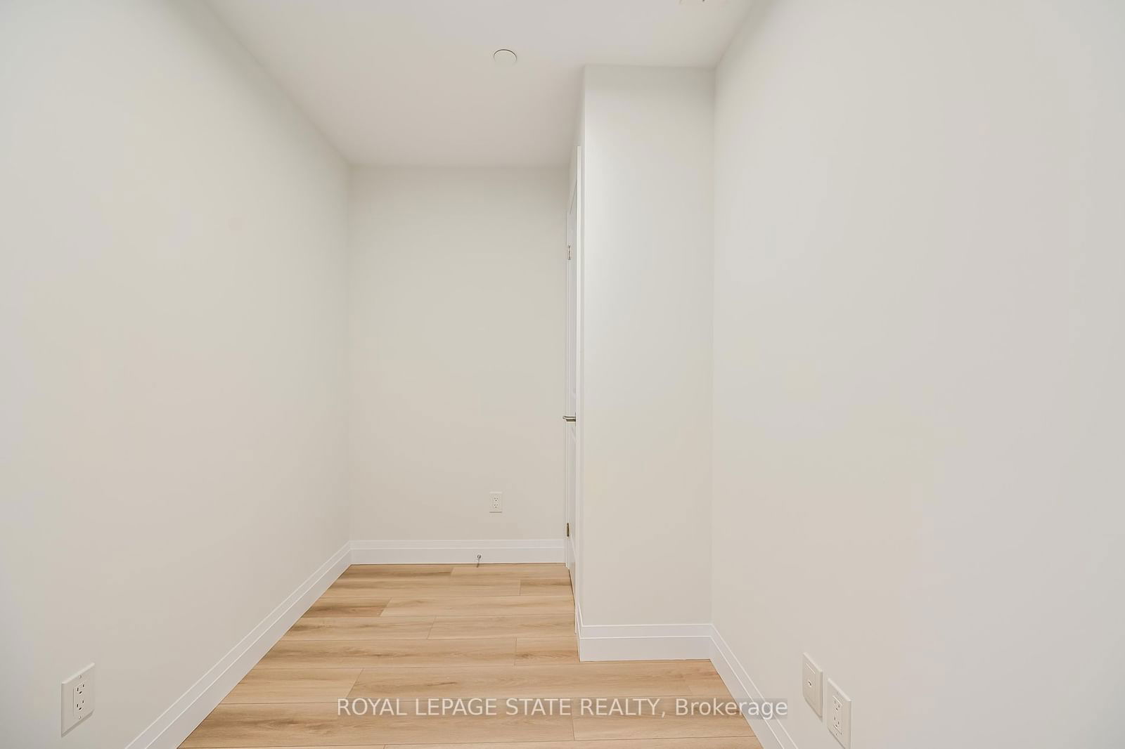 153 Wilson St W, unit 310 for rent