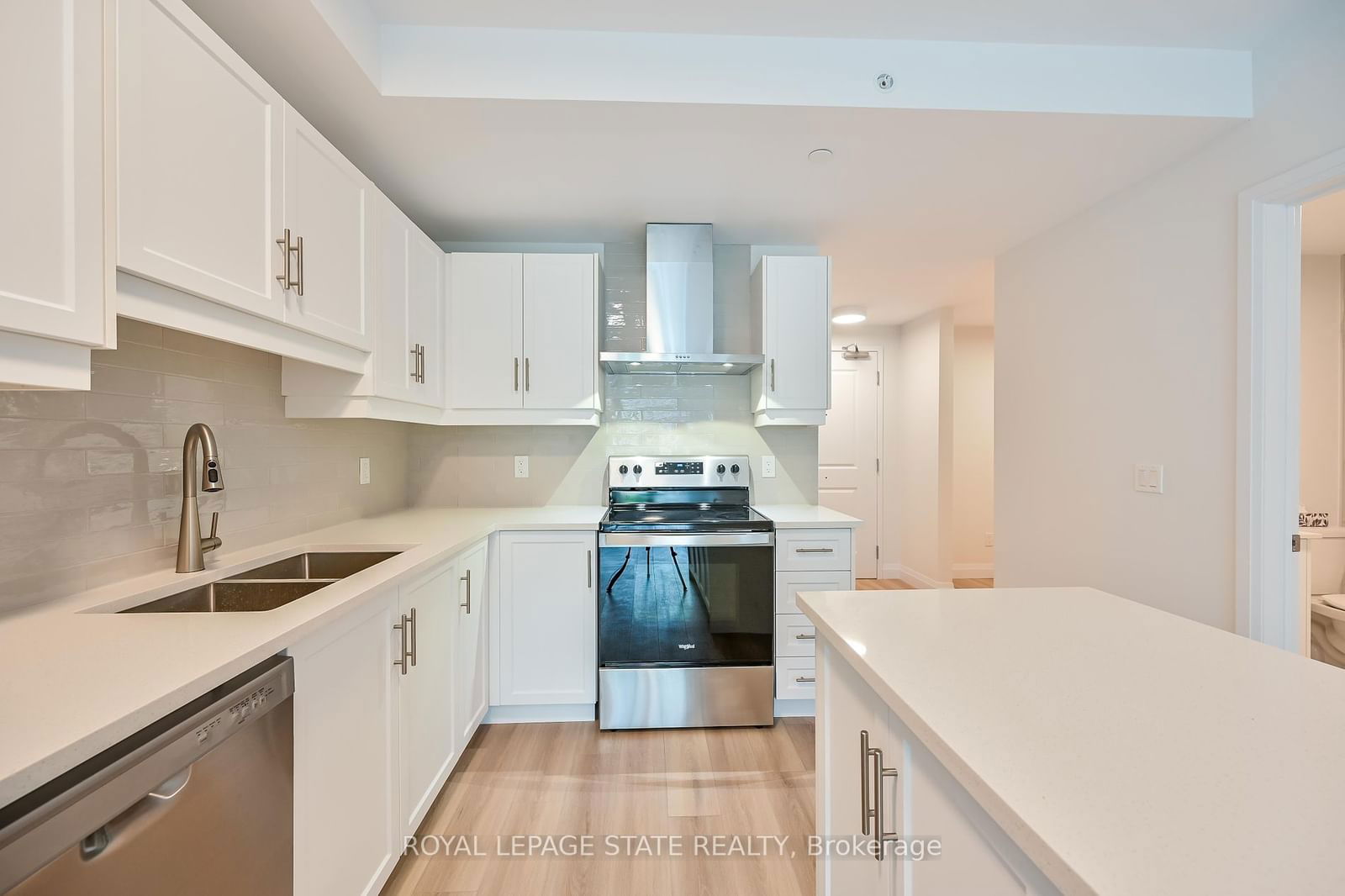 153 Wilson St W, unit 310 for rent