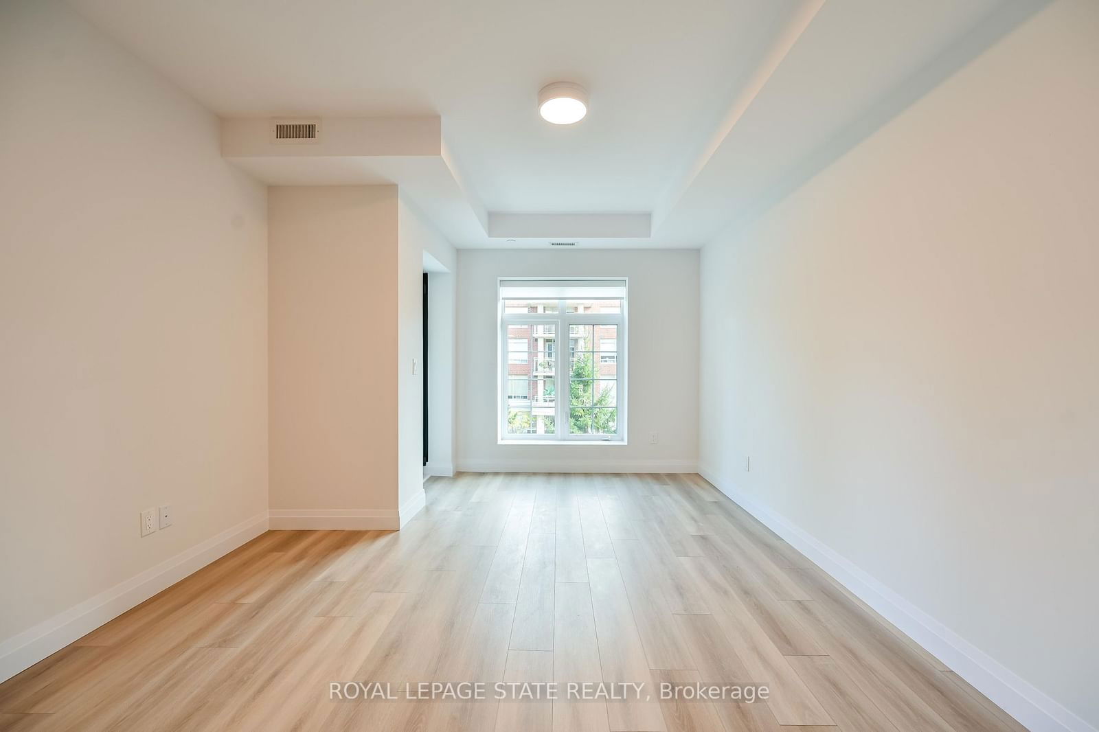 153 Wilson St W, unit 310 for rent