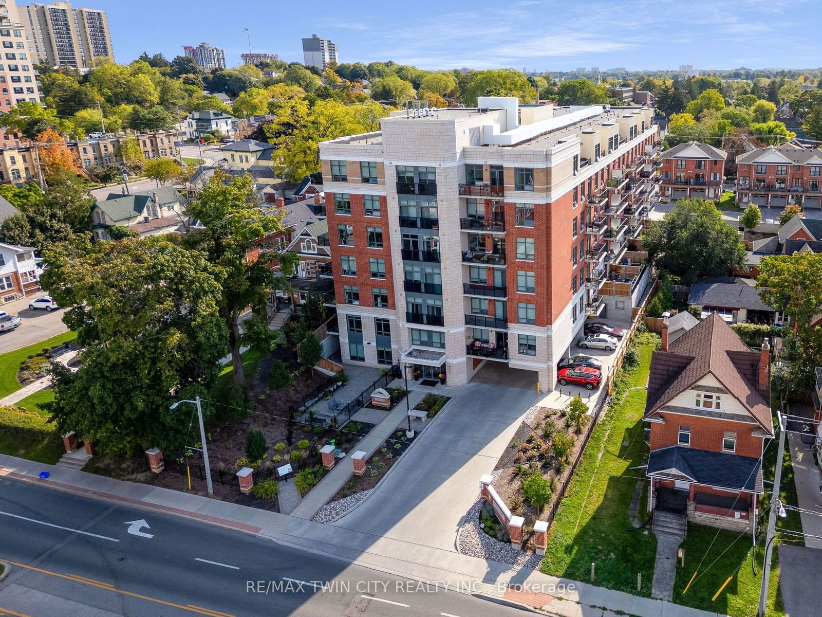 399 Queen St S, unit 211 for sale