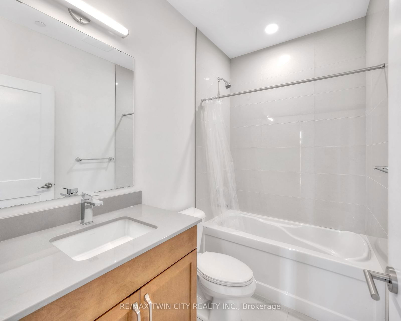 399 Queen St S, unit 211 for sale