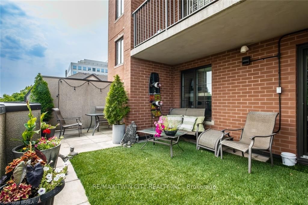 47 Caroline St N, unit 403 for sale