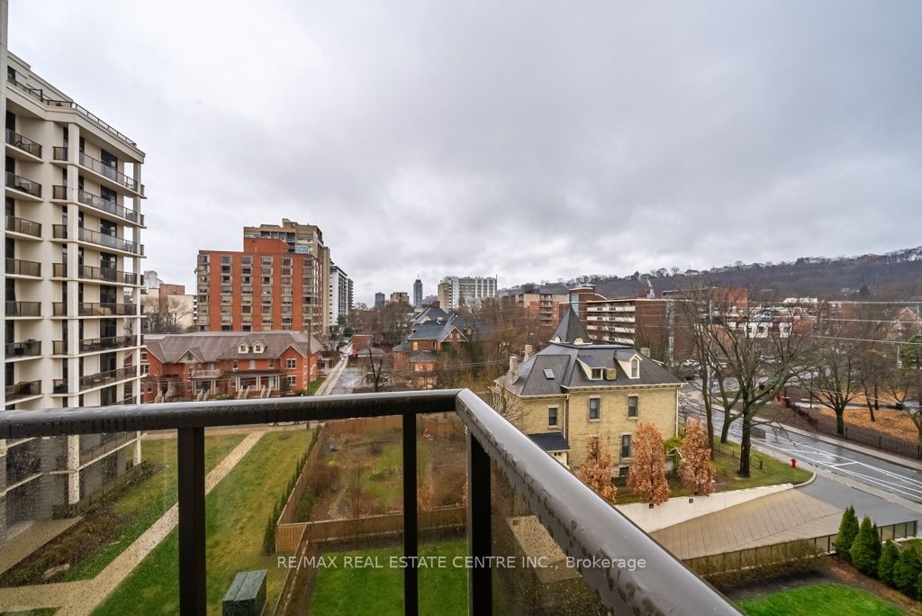 City Square Condos, Hamilton, Toronto