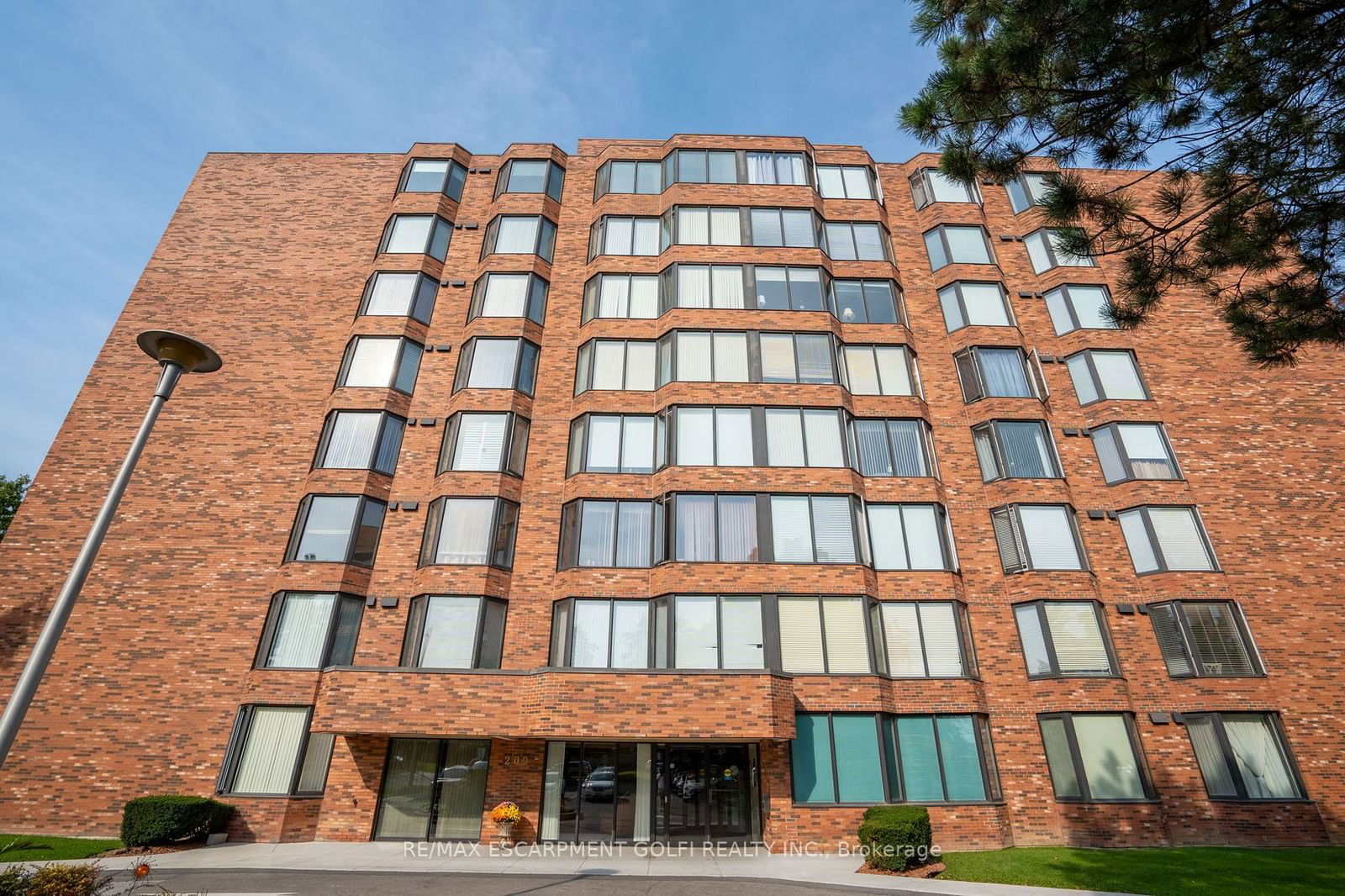 200 Limeridge Rd W, unit 103 for sale