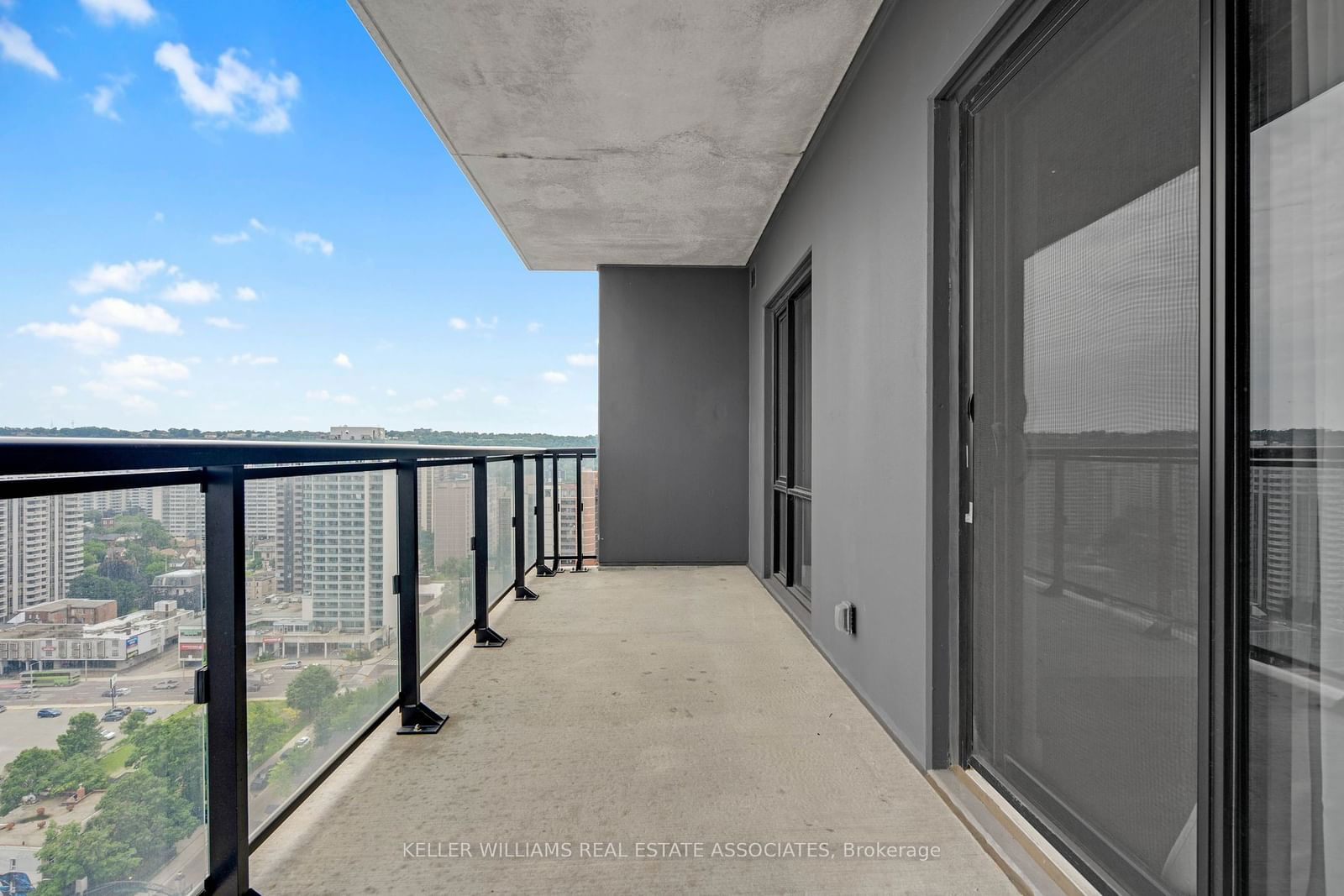 15 Queen St S, unit 2013 for sale