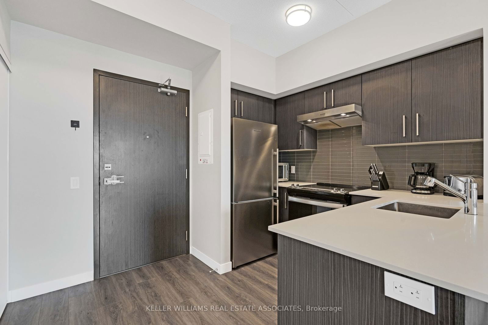 15 Queen St S, unit 2013 for sale