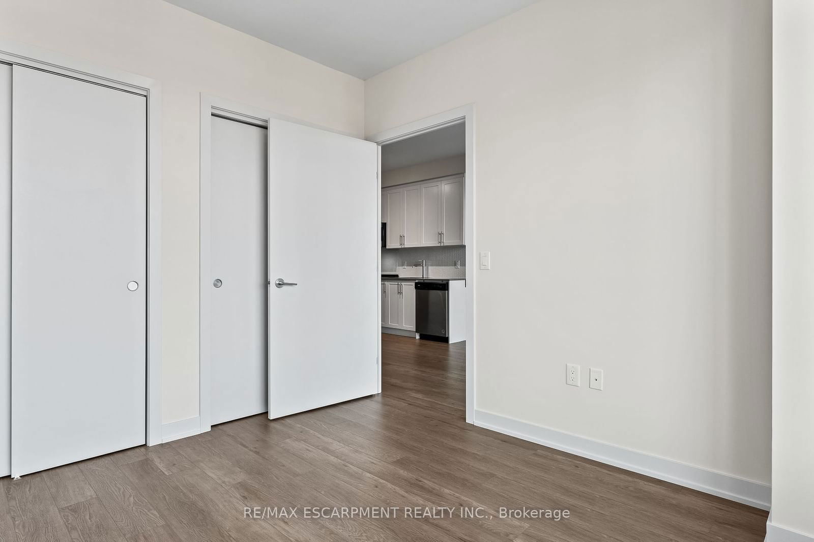 212 King William St, unit 619 for rent