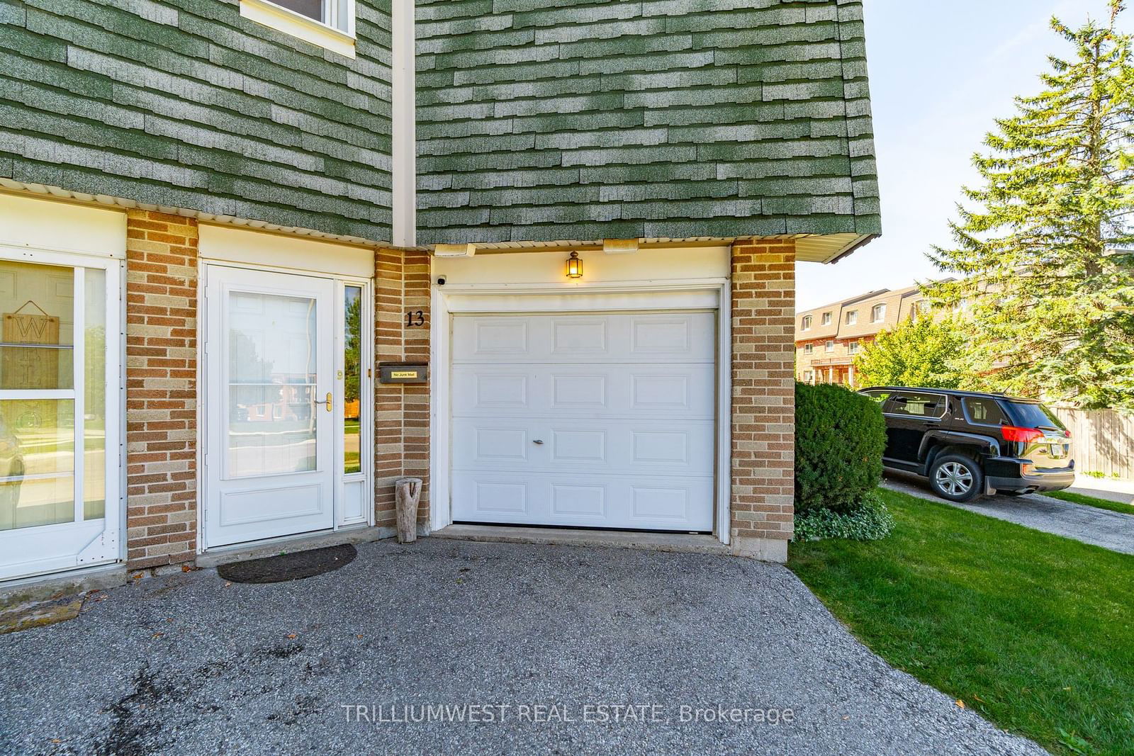 60 Elmsdale Dr, unit 13 for sale